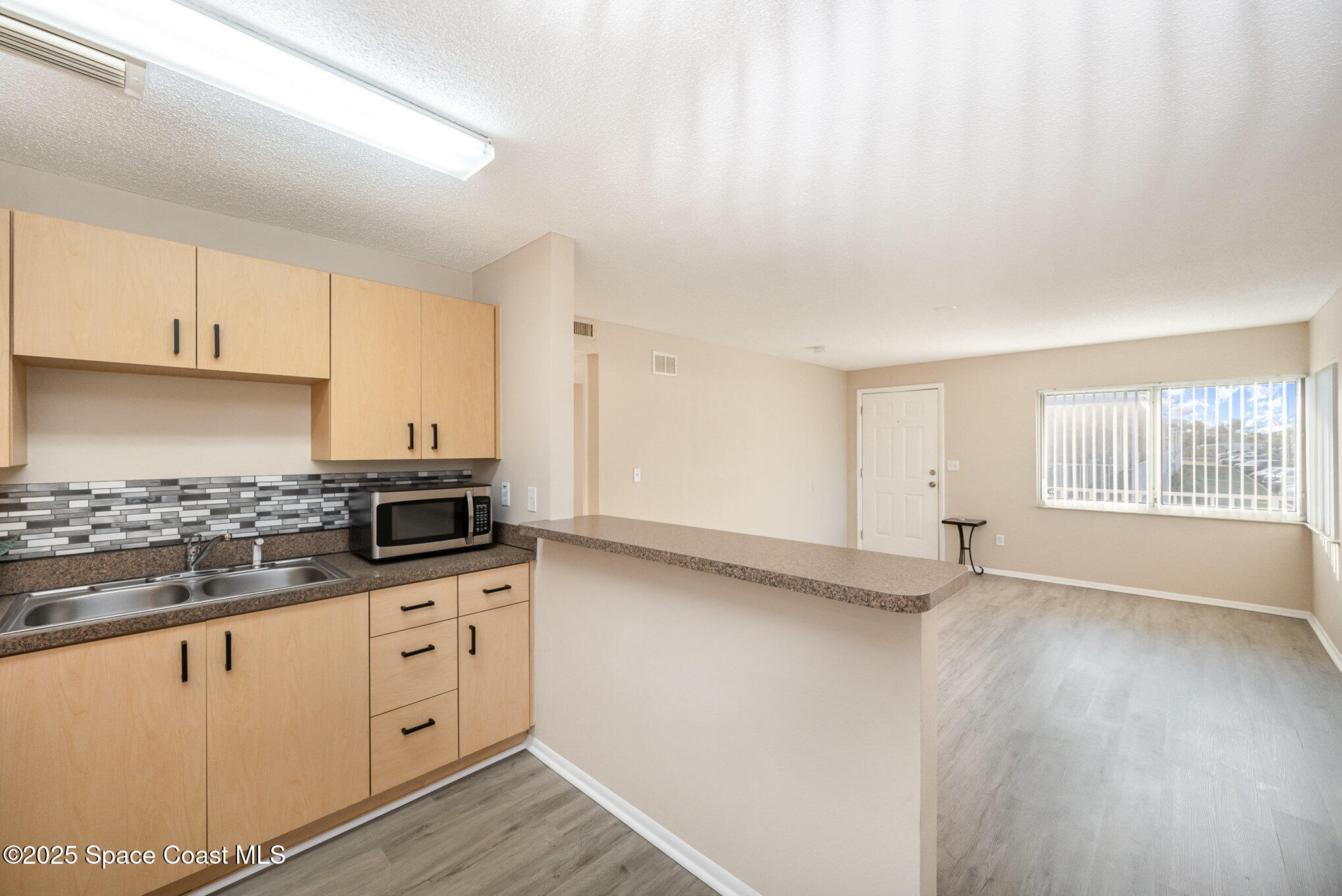 800 N Fiske Boulevard, 809