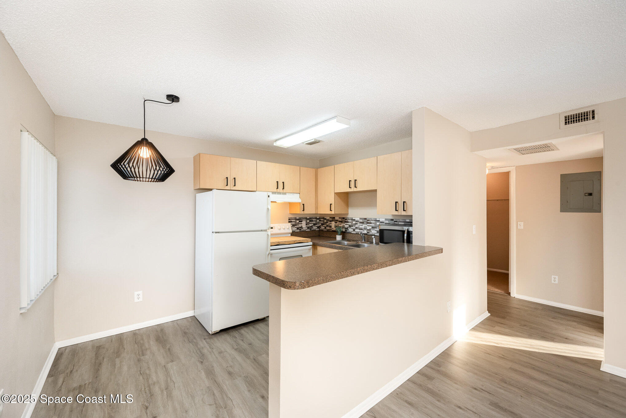 800 N Fiske Boulevard, 809