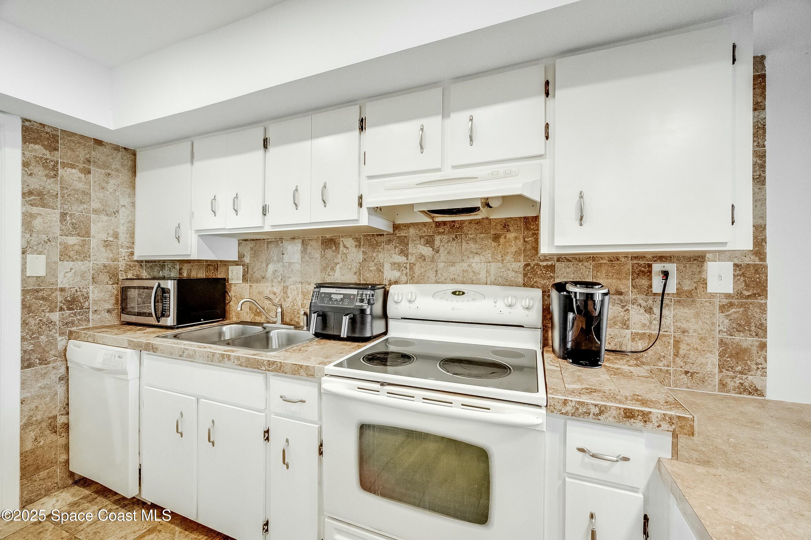 2135 N Courtenay Parkway, 217