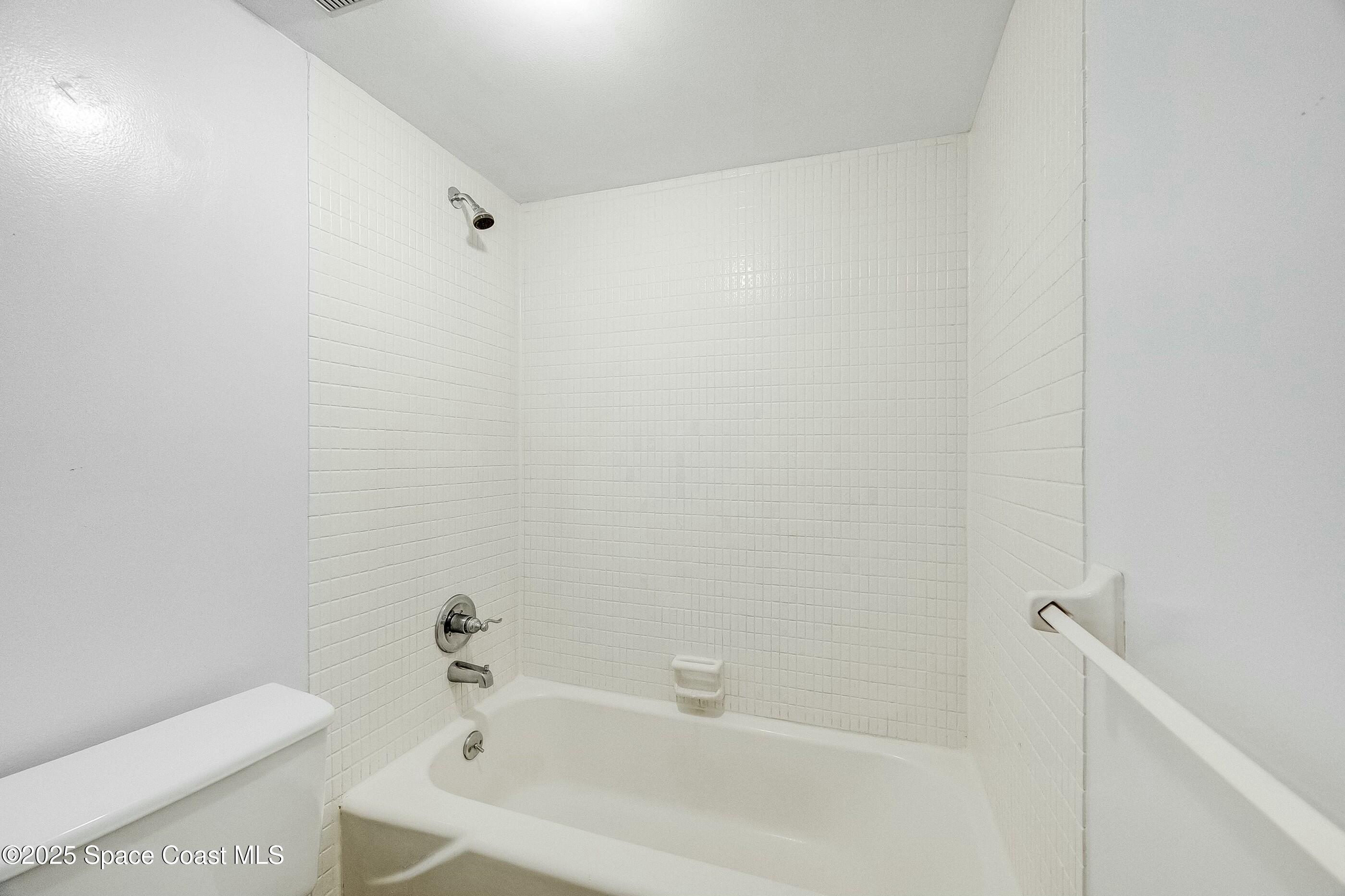 2135 N Courtenay Parkway, 217