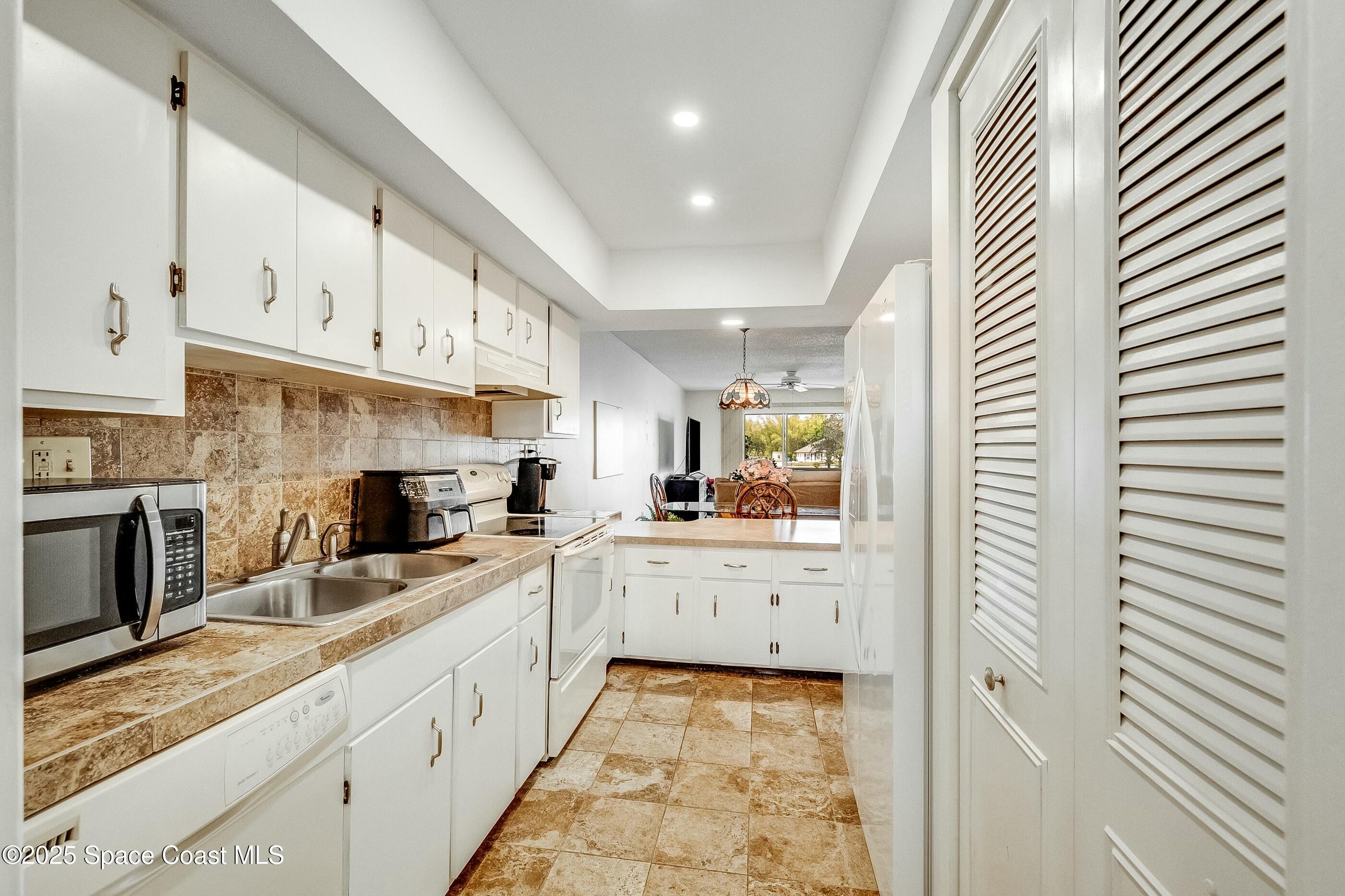 2135 N Courtenay Parkway, 217