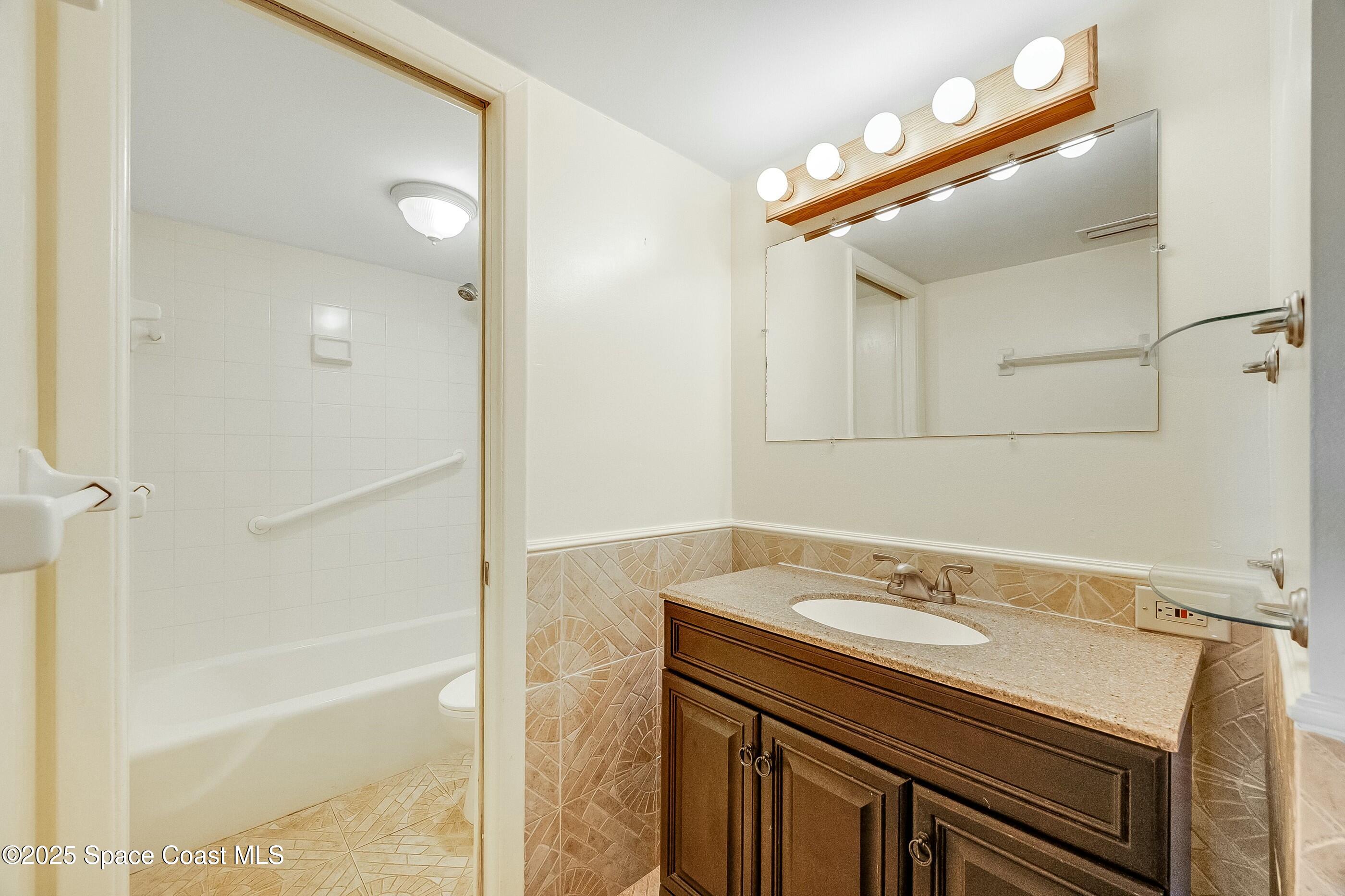 2135 N Courtenay Parkway, 217