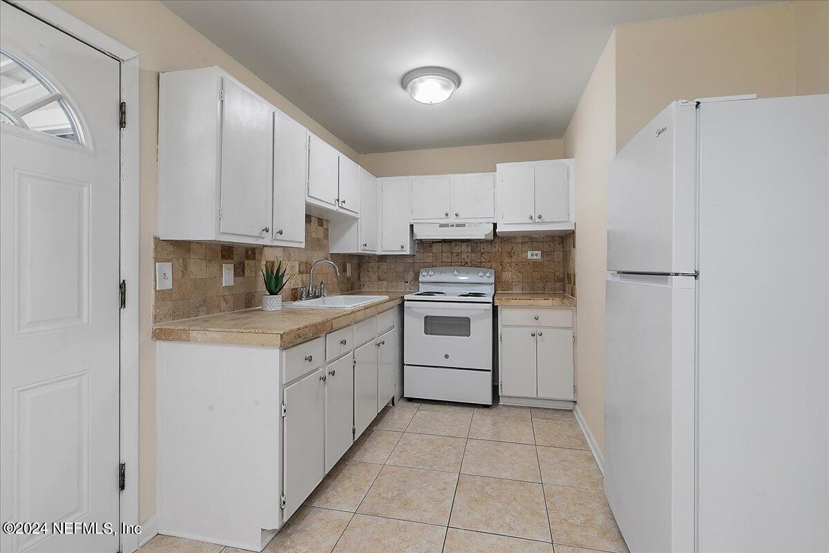 6611 BO PEEP Drive N
