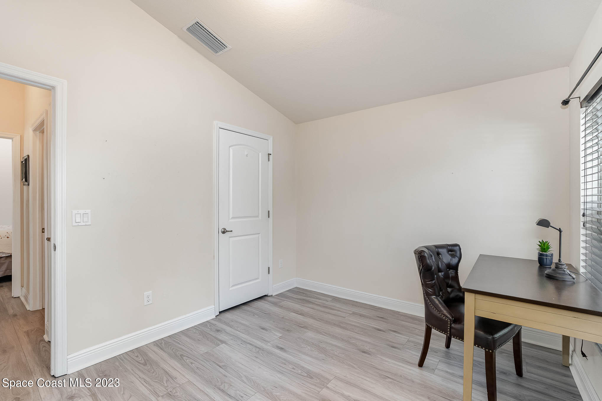 5407 Enchanted Avenue