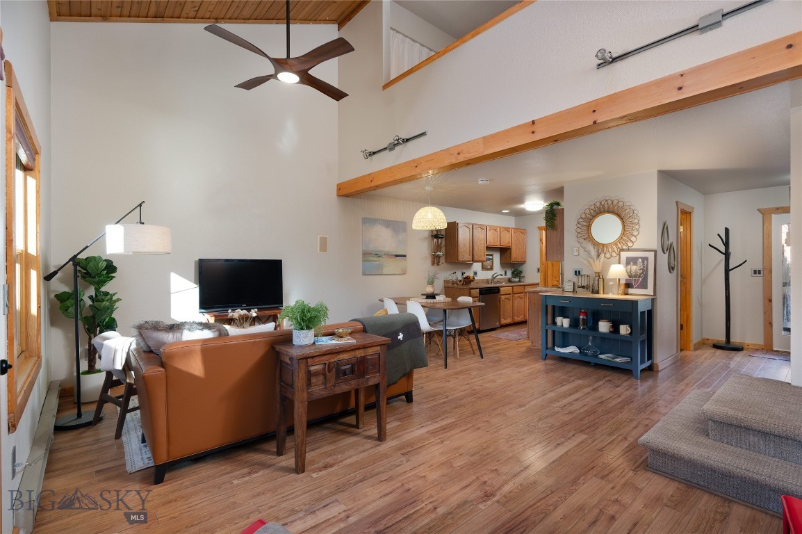 1601 W Olive Street 5