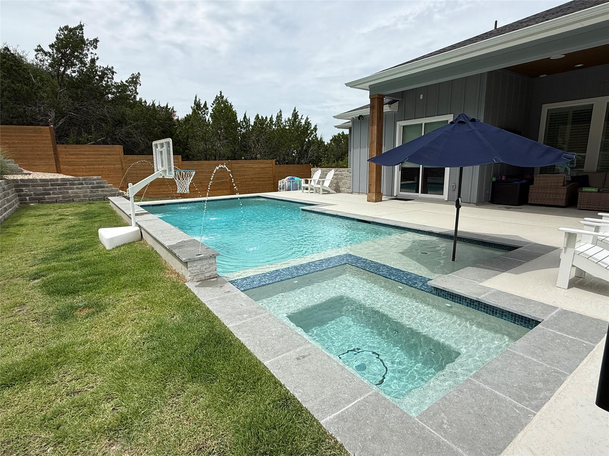 233 Lakefront DR
