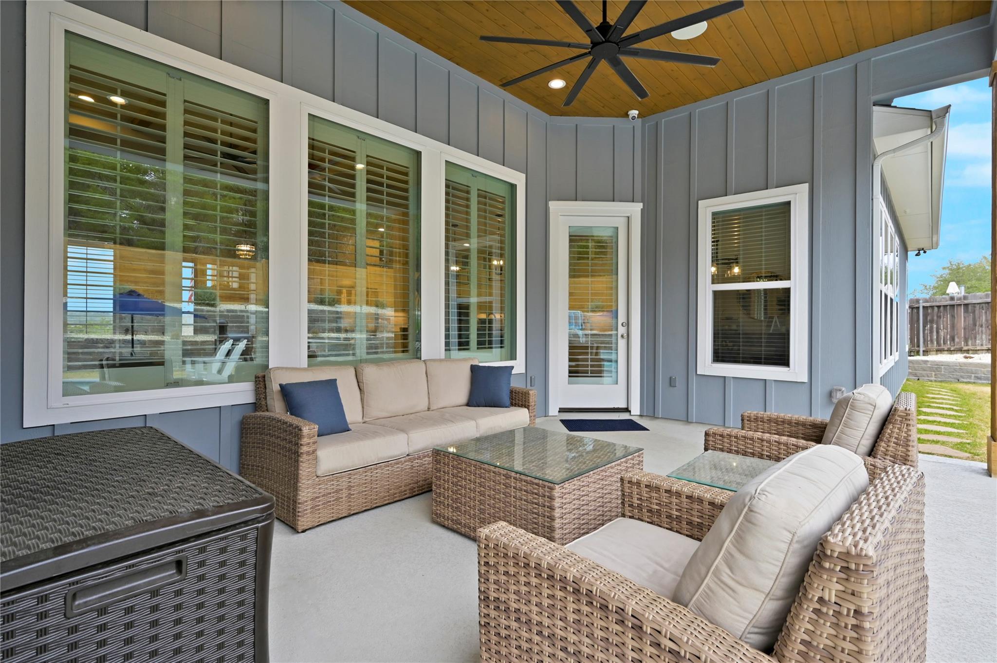 233 Lakefront DR