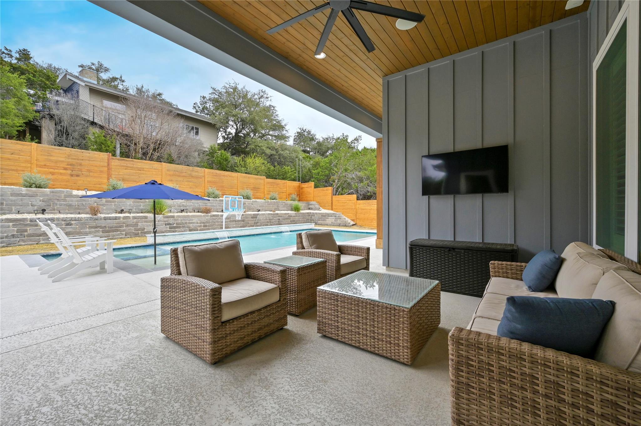 233 Lakefront DR