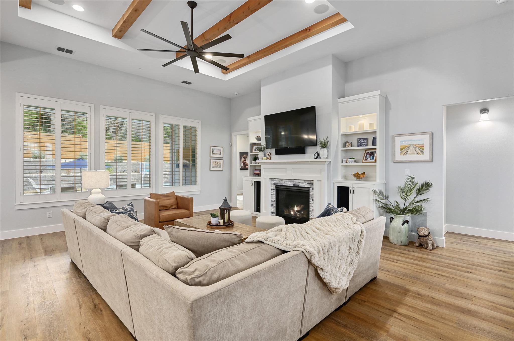 233 Lakefront DR