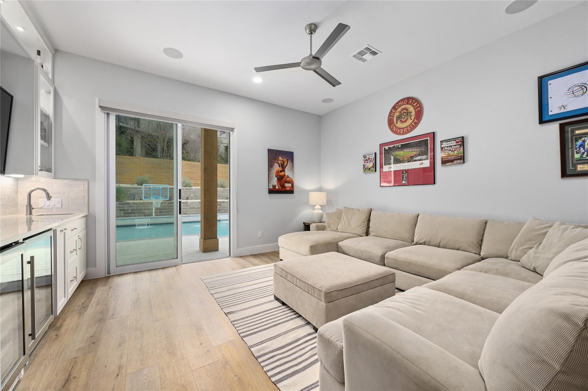 233 Lakefront DR
