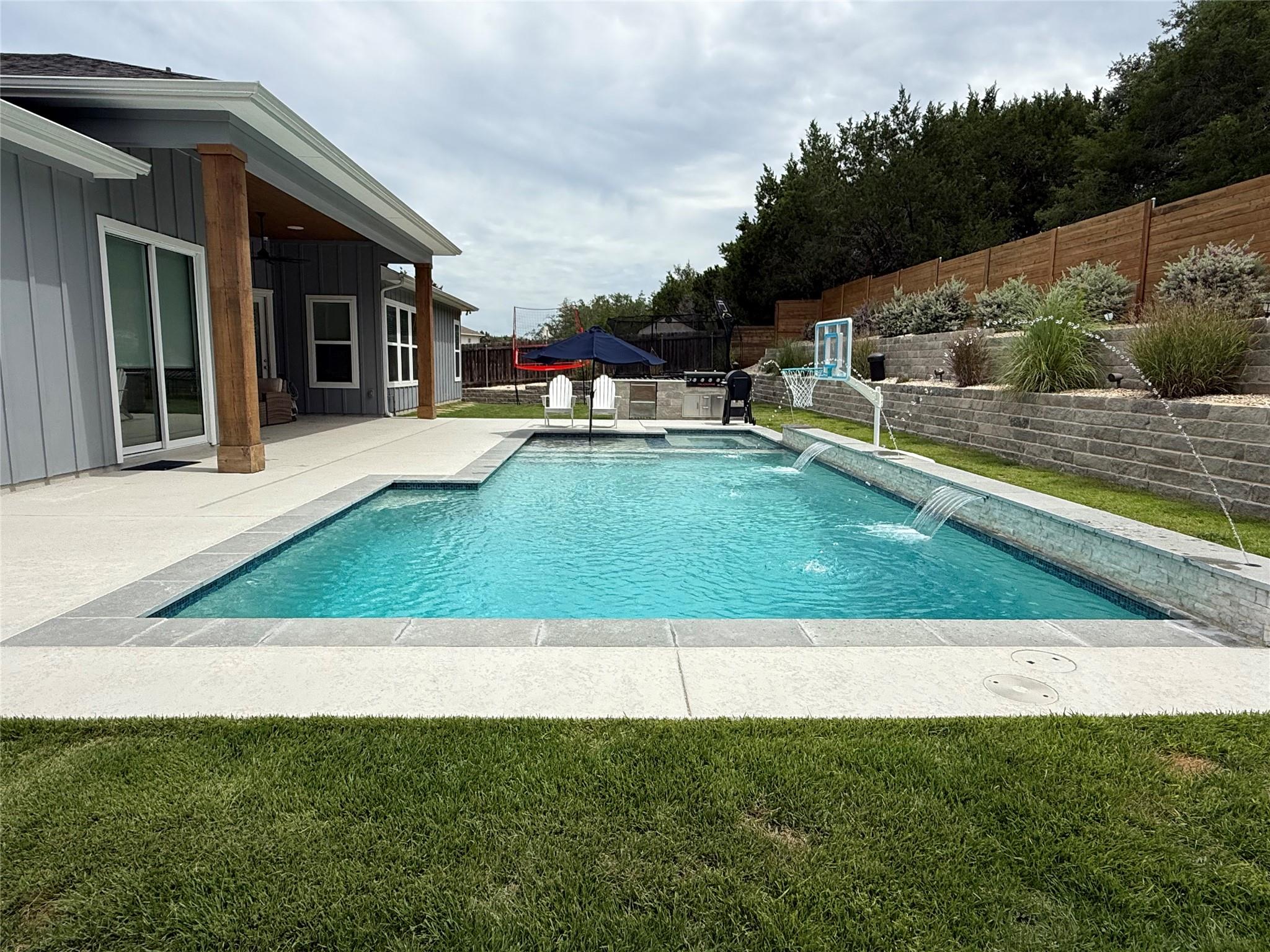 233 Lakefront DR