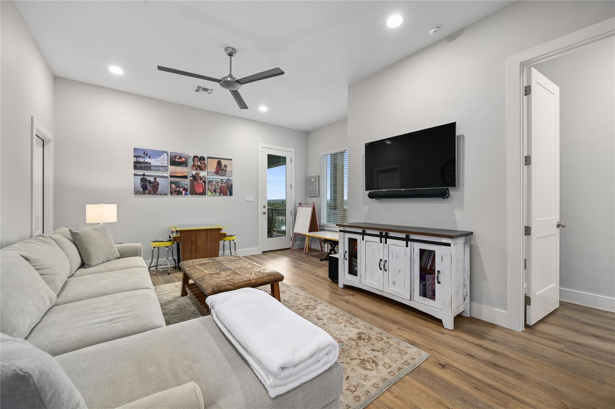 233 Lakefront DR