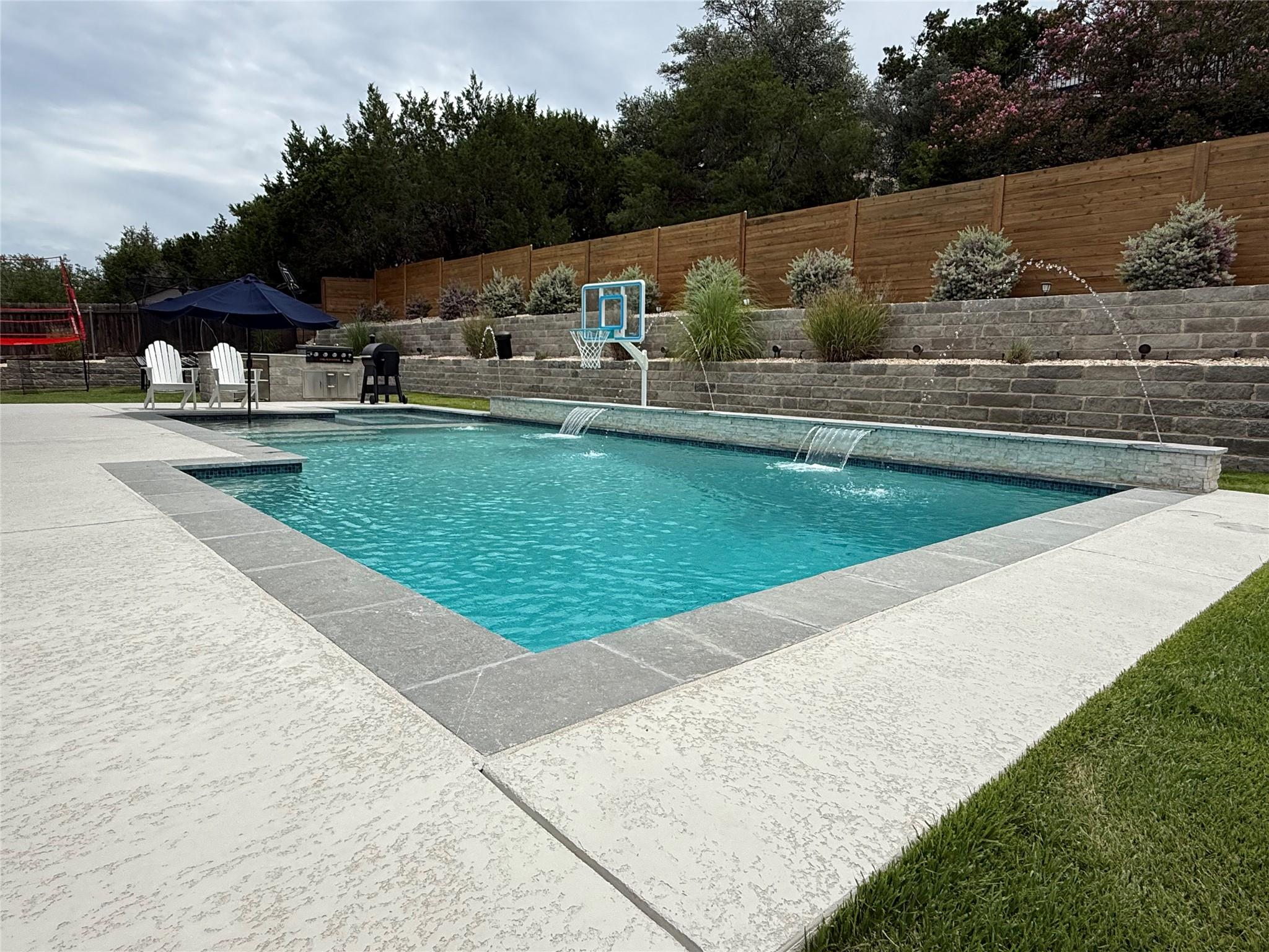 233 Lakefront DR