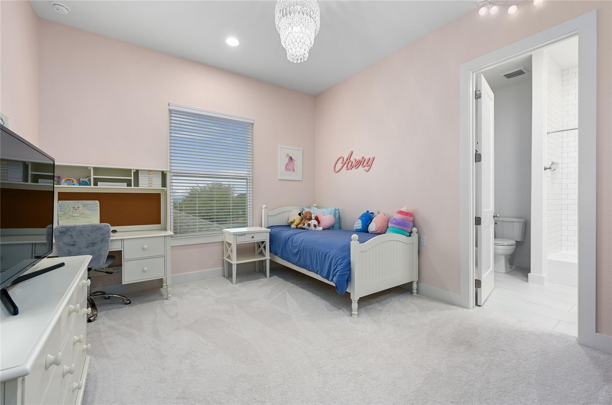233 Lakefront DR