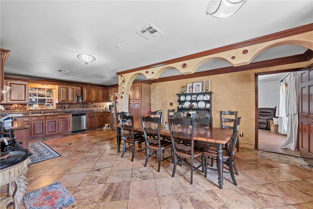 3433 W Tours Road