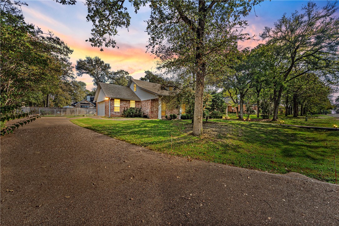 105 Lost Oaks Drive