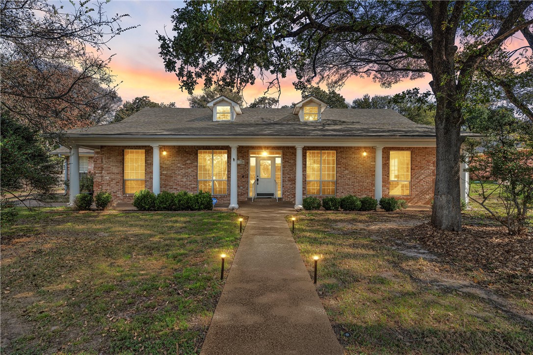 105 Lost Oaks Drive