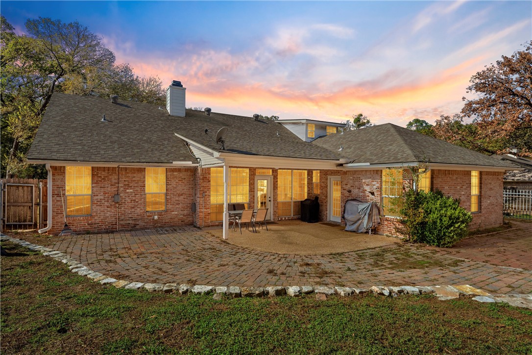 105 Lost Oaks Drive