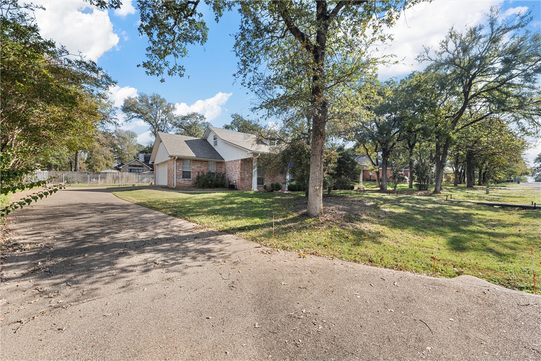 105 Lost Oaks Drive