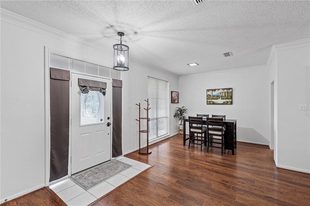 105 Lost Oaks Drive