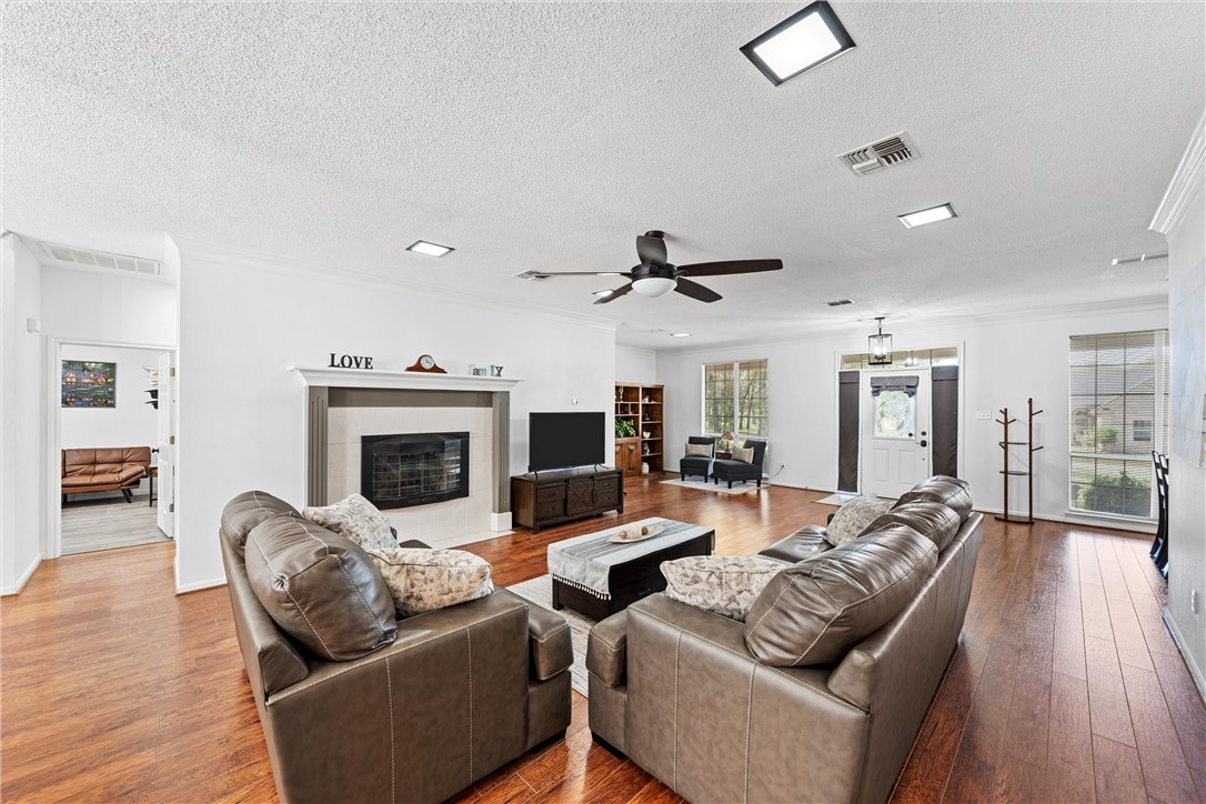 105 Lost Oaks Drive