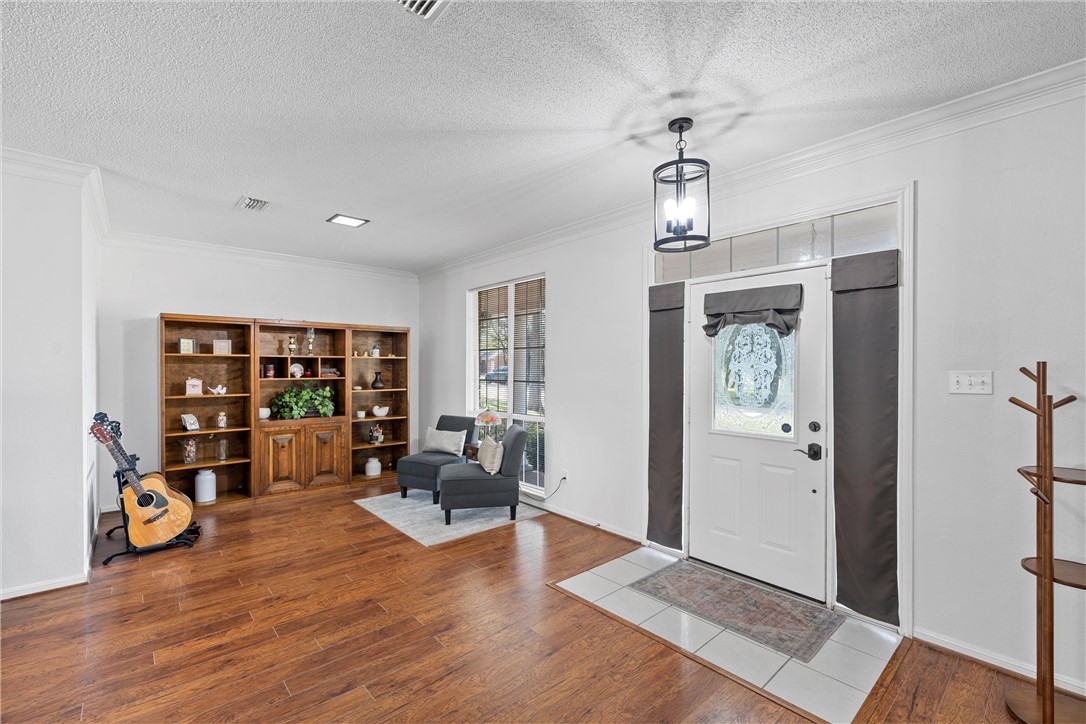 105 Lost Oaks Drive