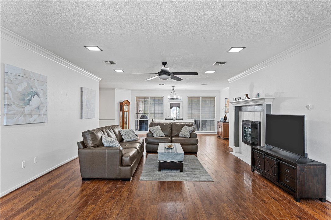 105 Lost Oaks Drive