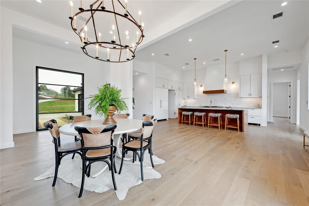 1222 Bluff Woods DR
