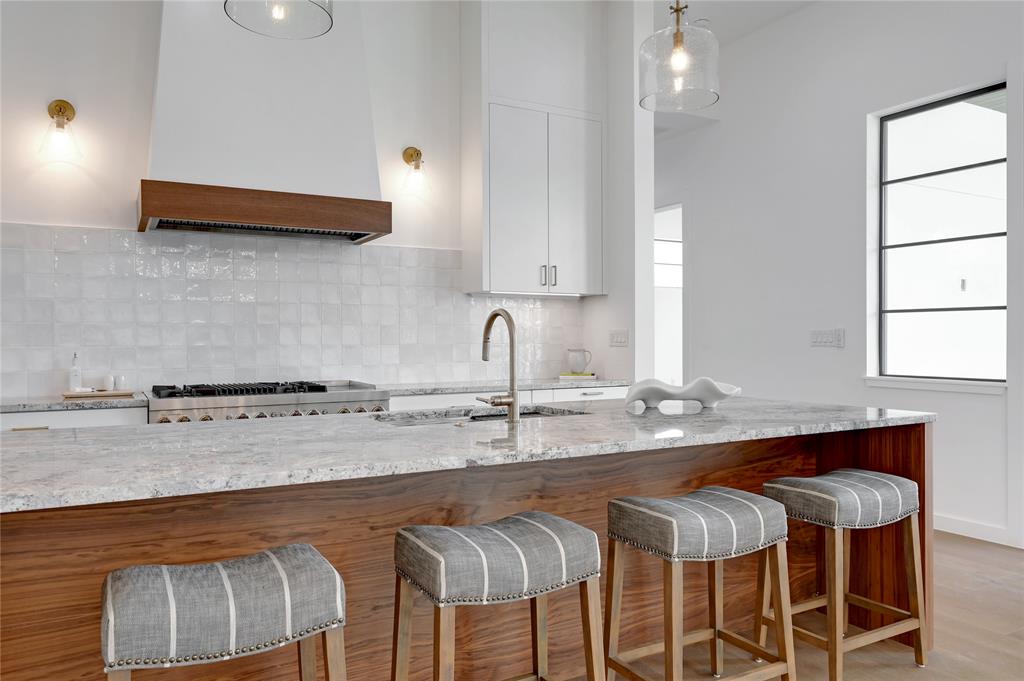 1222 Bluff Woods DR