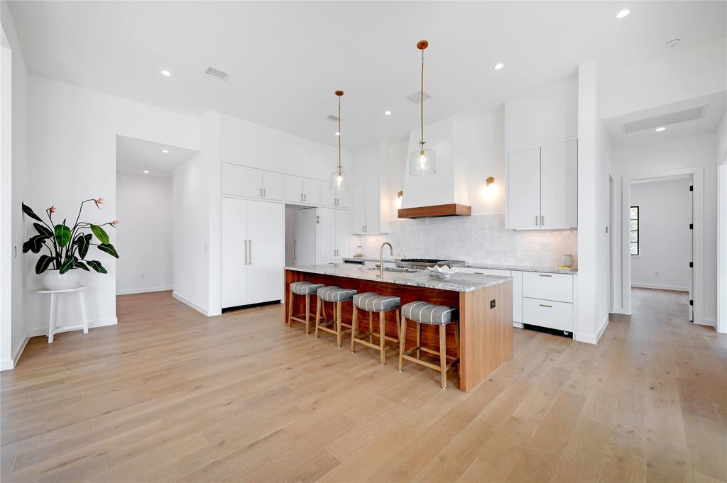 1222 Bluff Woods DR