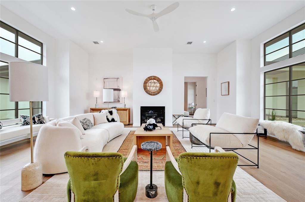 1222 Bluff Woods DR