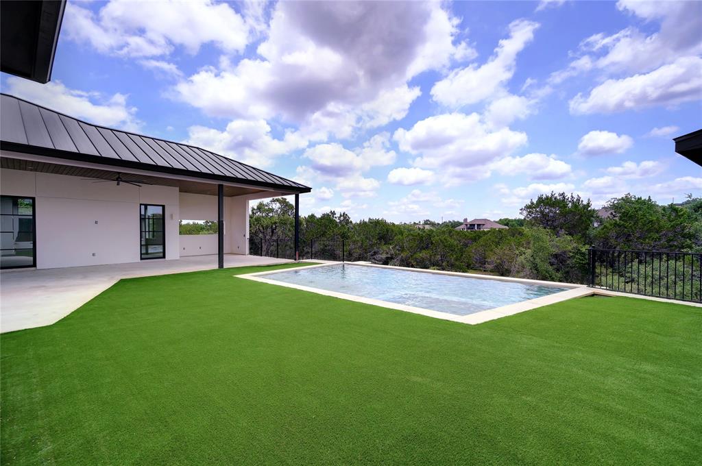 1222 Bluff Woods DR