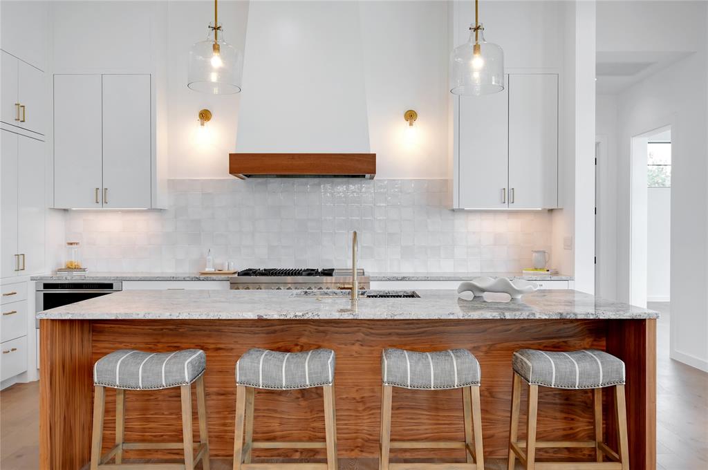1222 Bluff Woods DR