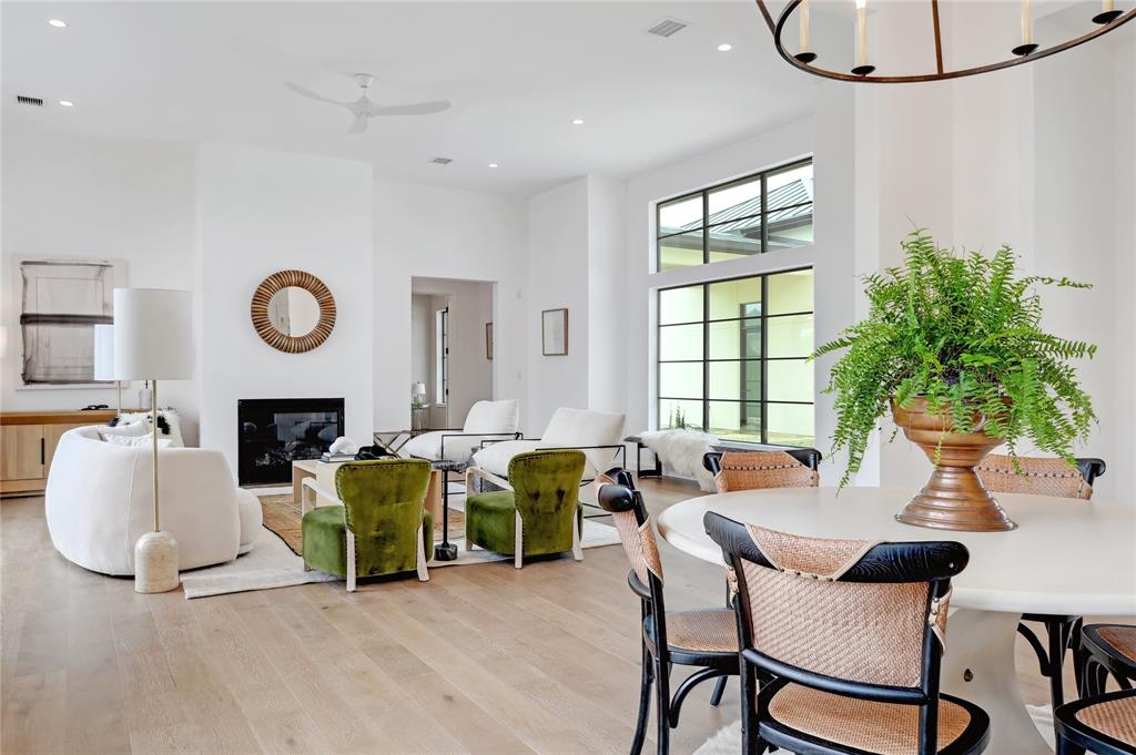 1222 Bluff Woods DR