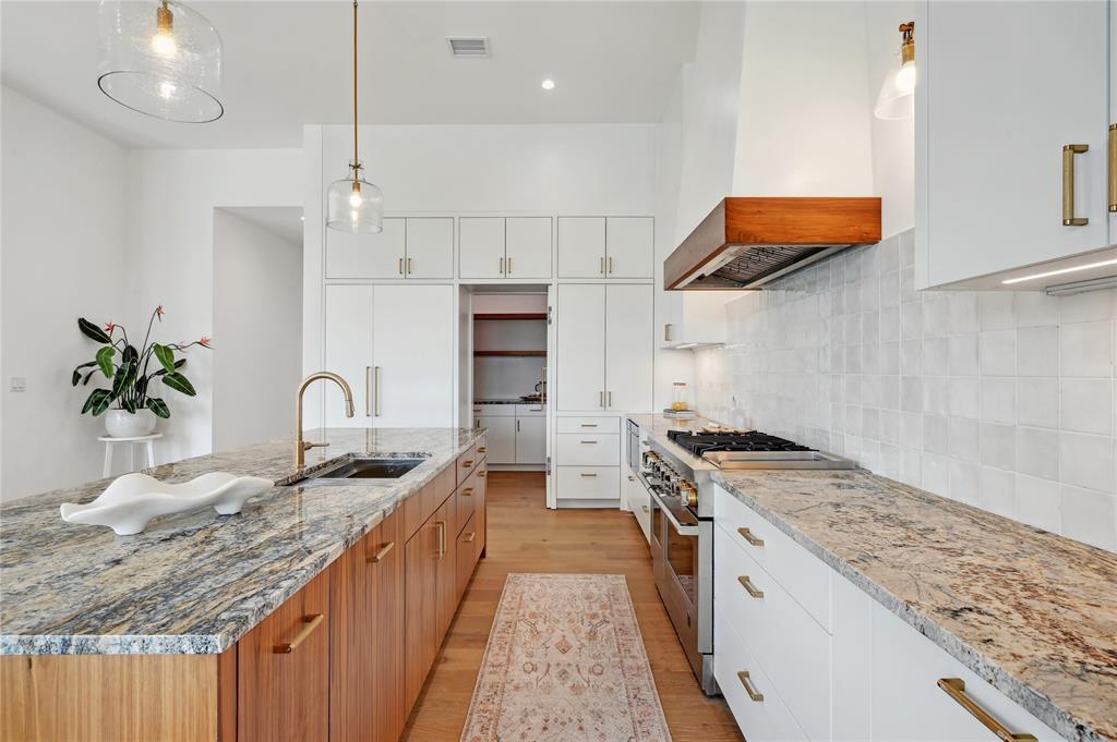 1222 Bluff Woods DR
