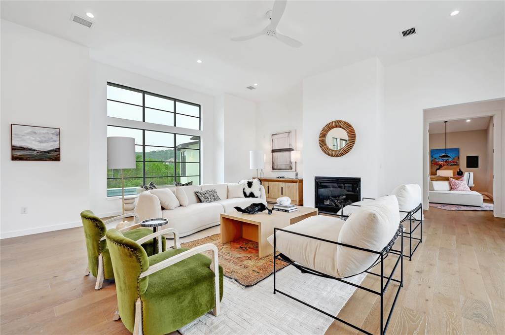 1222 Bluff Woods DR