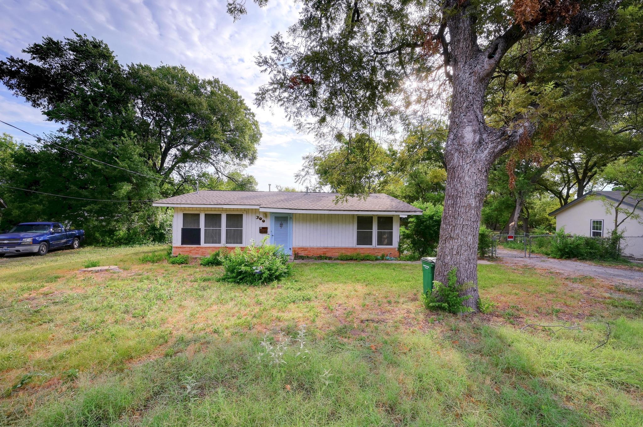 300 Pecan DR