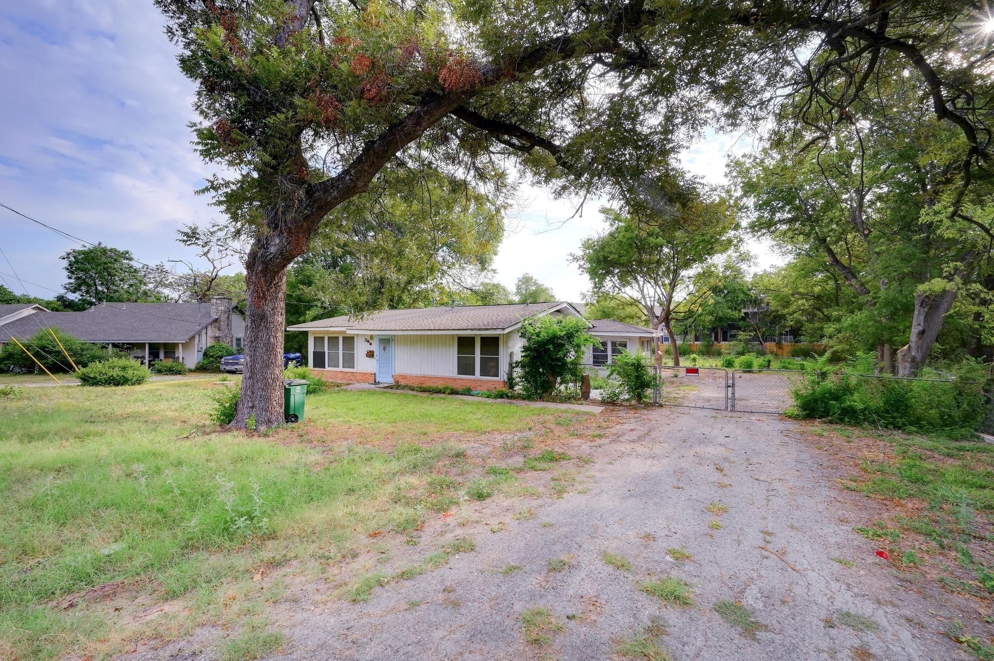 300 Pecan DR