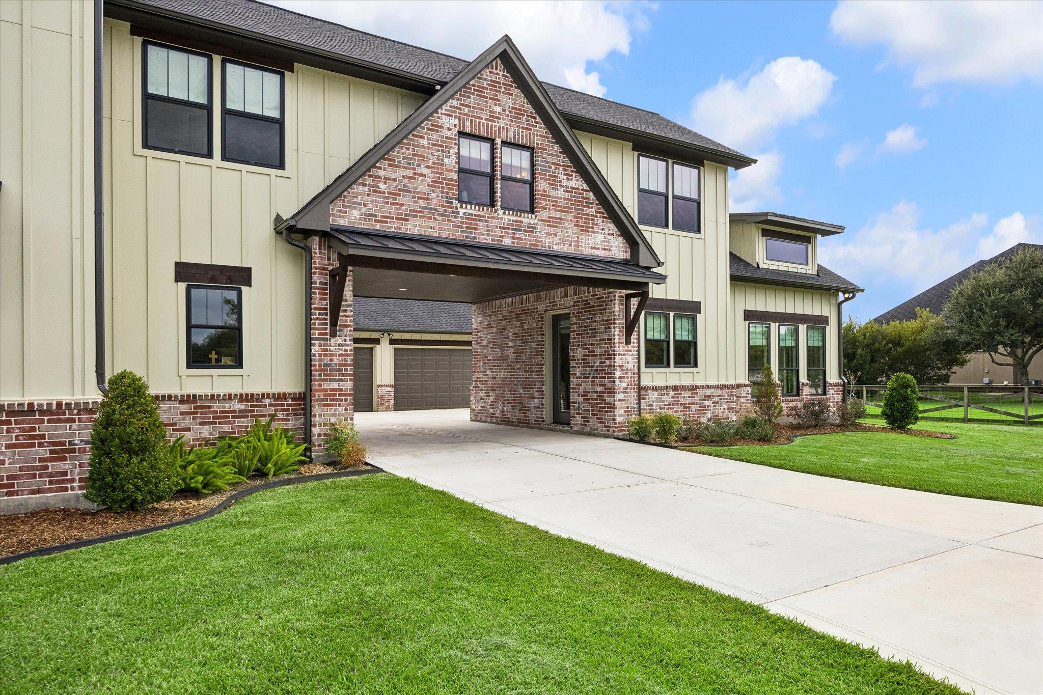 301 W Viejo DR