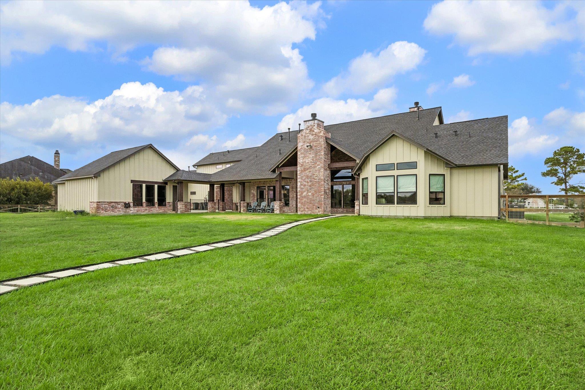 301 W Viejo DR