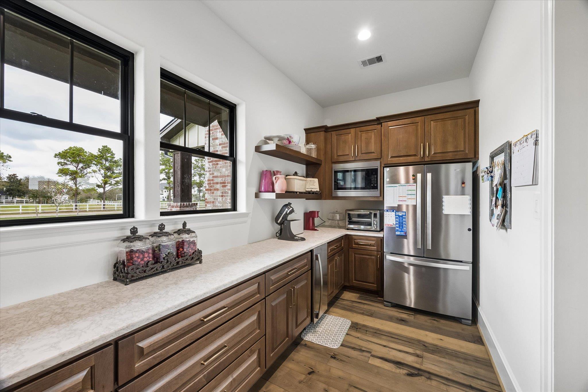301 W Viejo DR