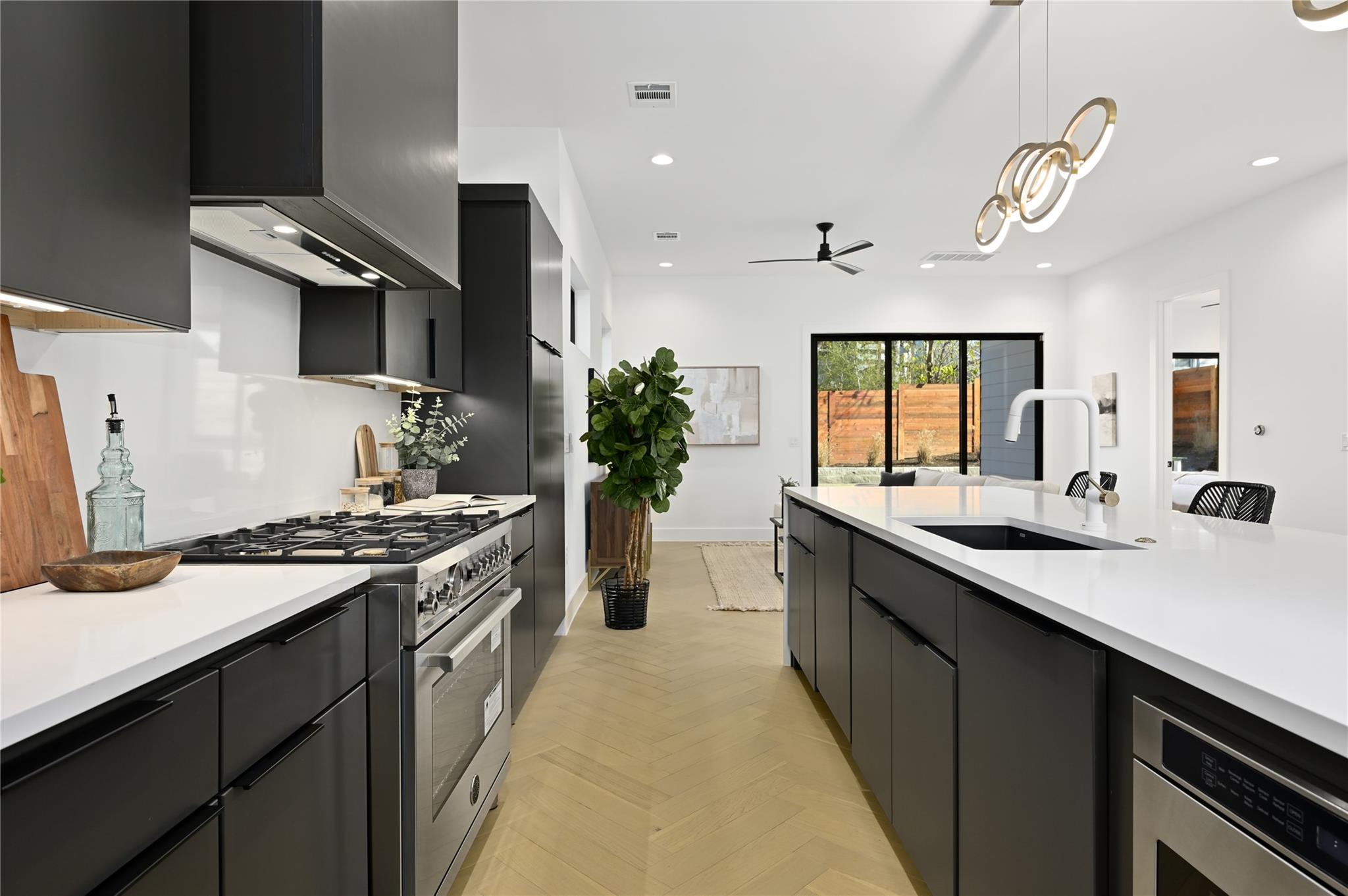 1411 Clifford DR
