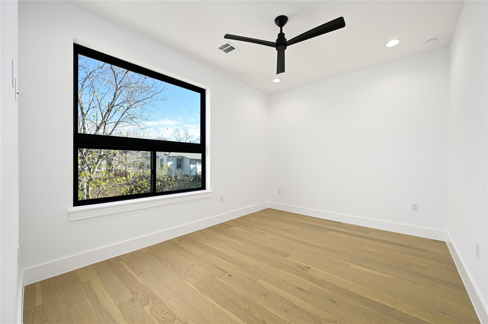 1411 Clifford DR