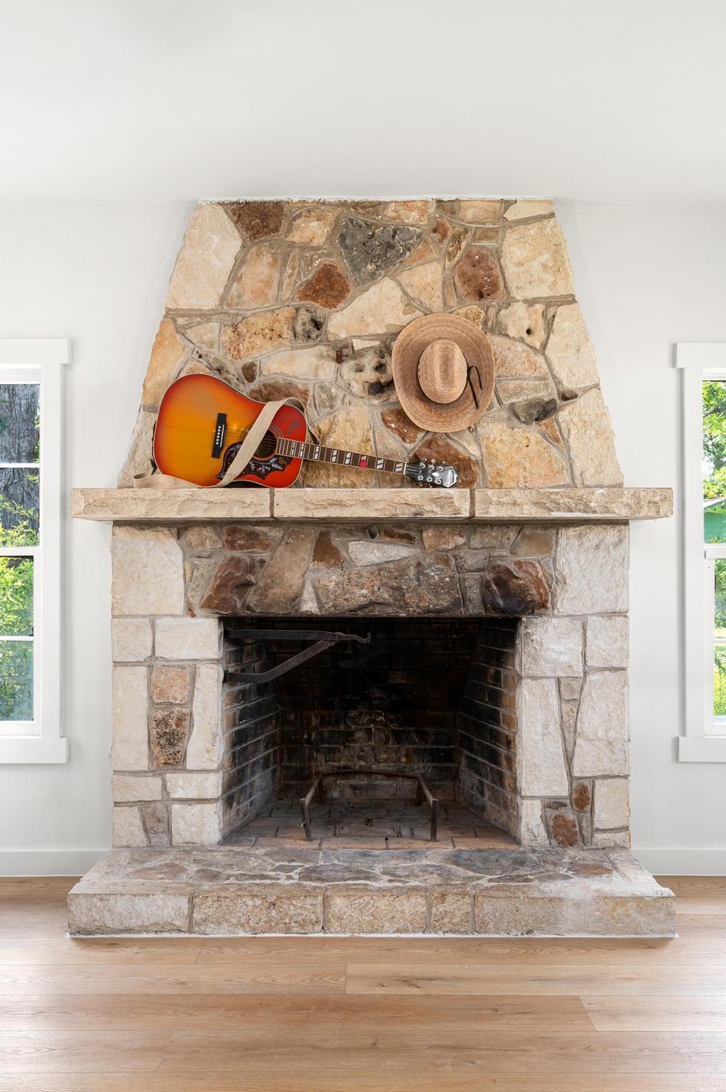 3501 Pecan Springs RD