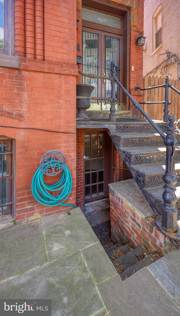804 Rhode Island AVENUE NW Unit: ENGLISH BASEMENT