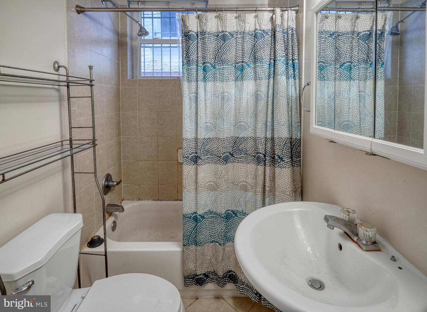 804 Rhode Island AVENUE NW Unit: ENGLISH BASEMENT