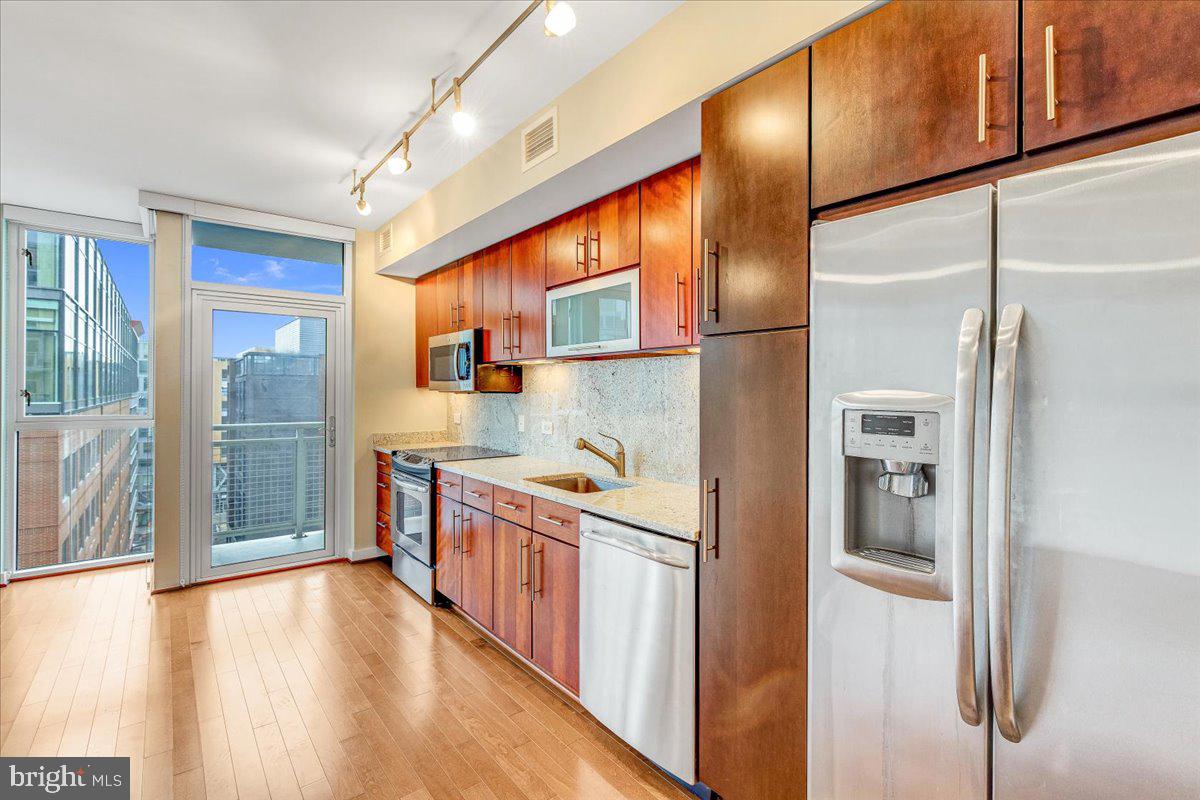 1025 1st STREET SE Unit: 1108