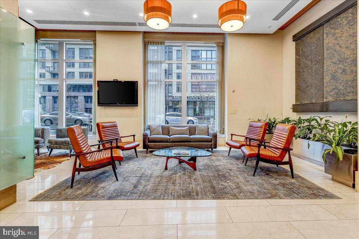 1025 1st STREET SE Unit: 1108