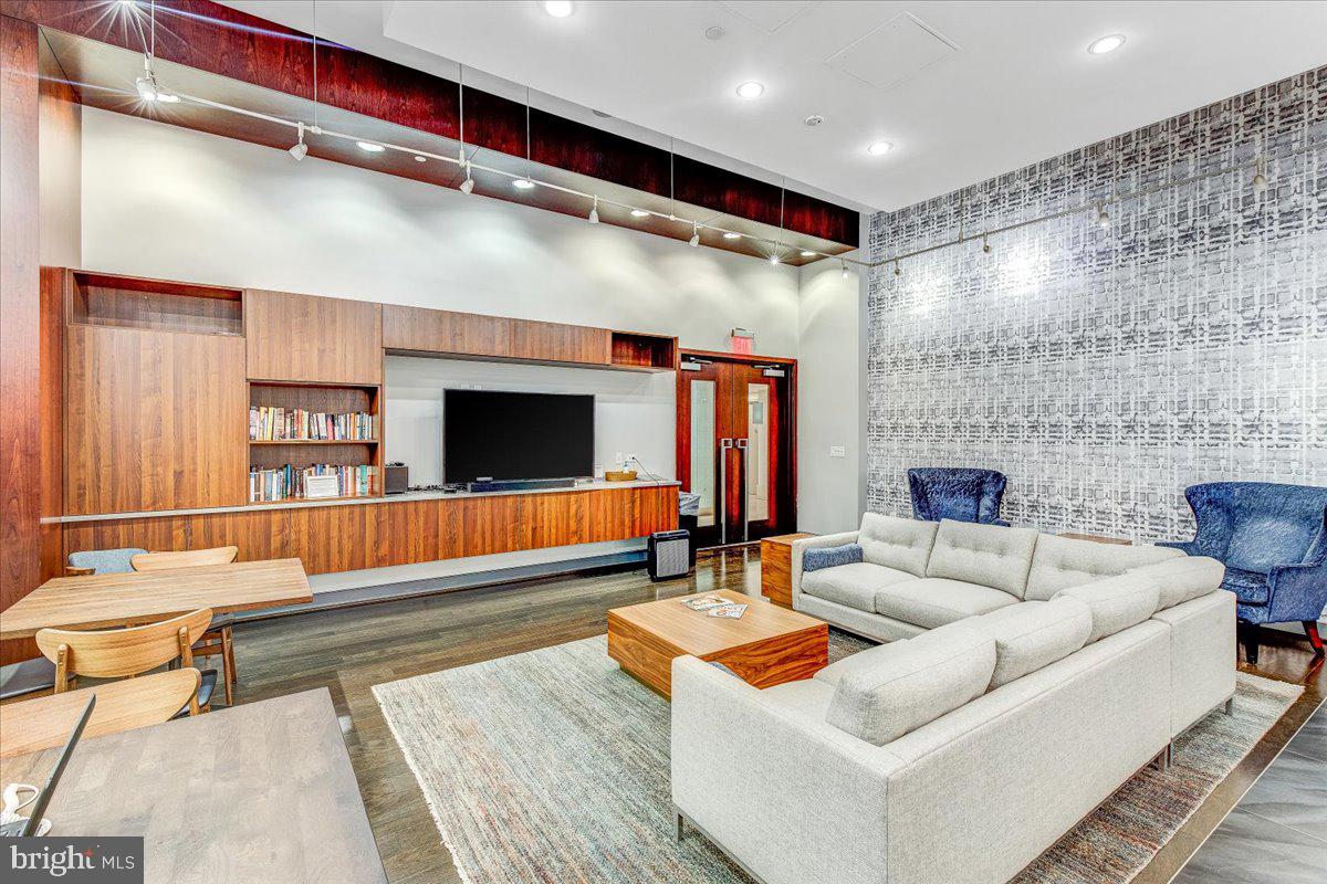 1025 1st STREET SE Unit: 1108