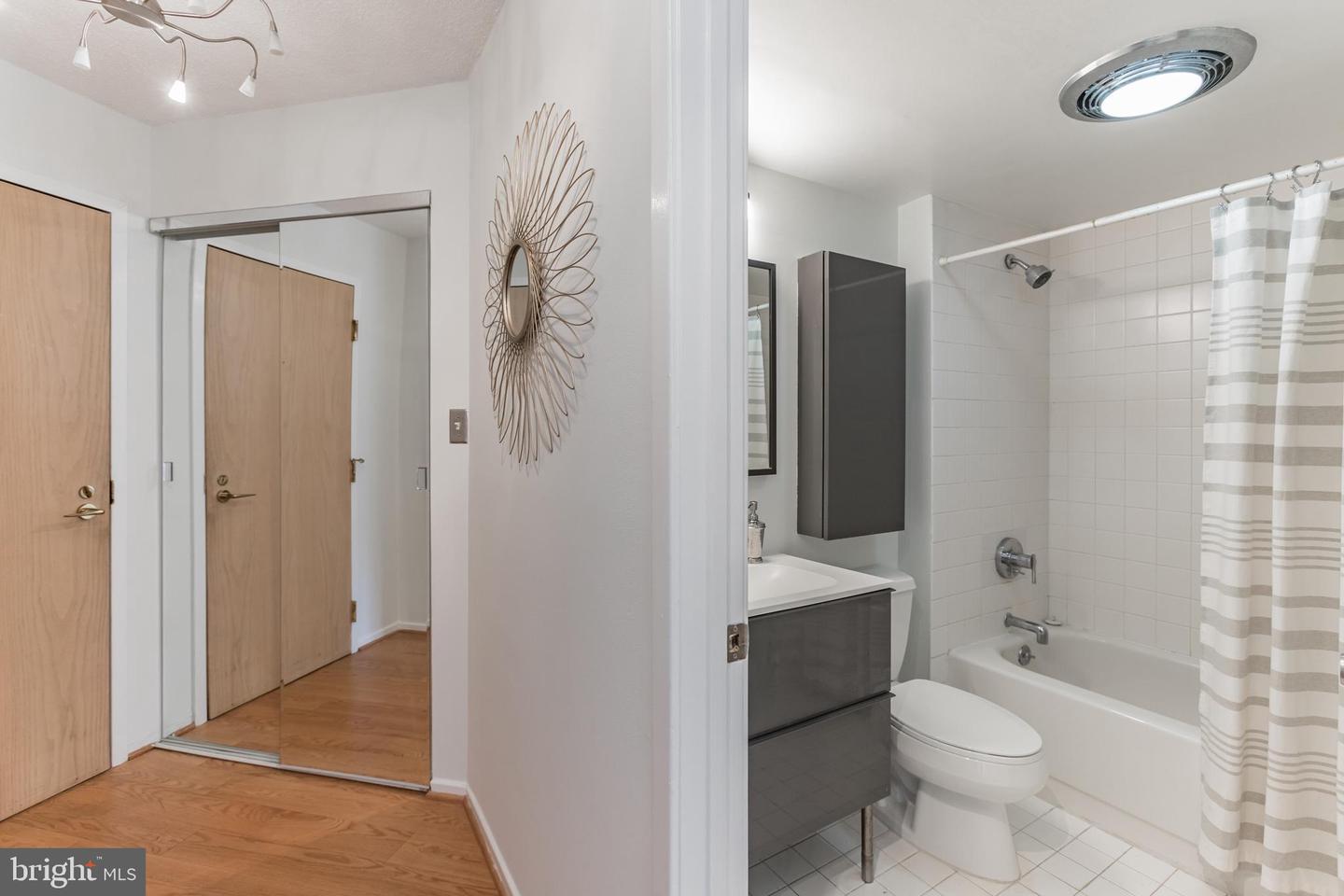 2111 Wisconsin AVENUE NW Unit: 512